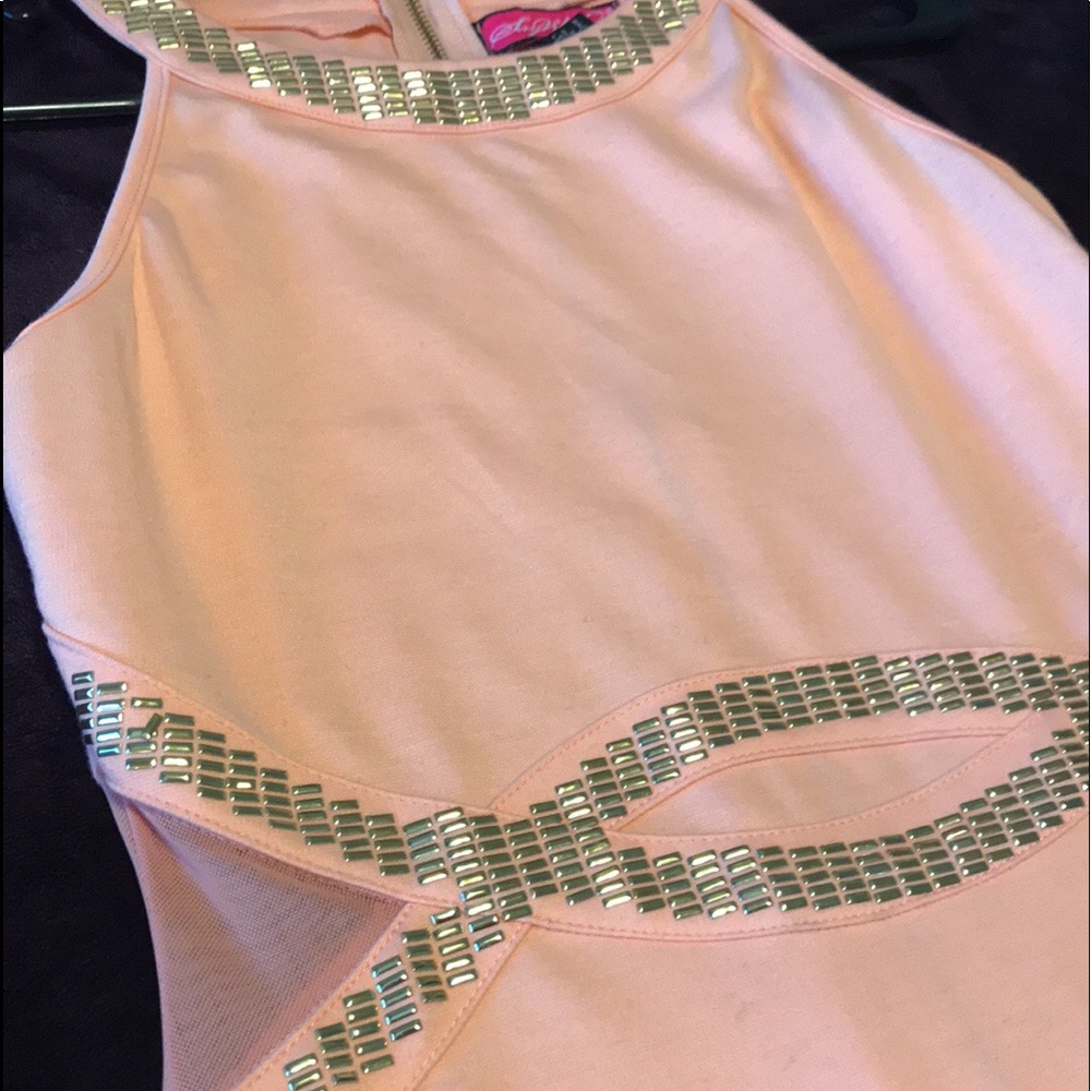 Fitted dress- peach with gold details